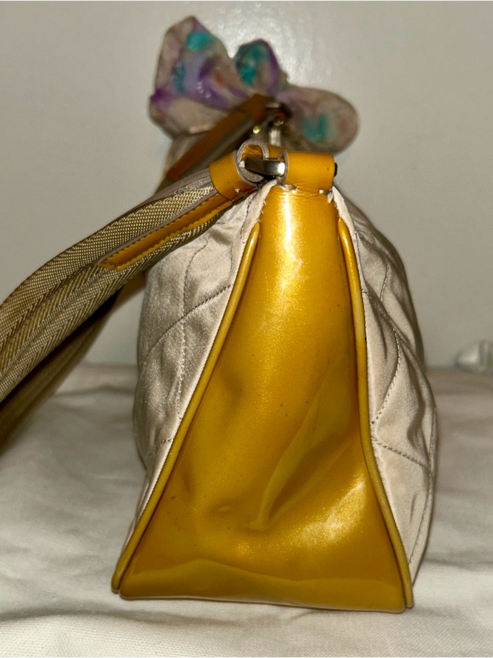 Authentic Vintage Prada Nylon tessuto Enamel Beige Shoulder Bag. Homemade Twilly - Picture 5 of 14